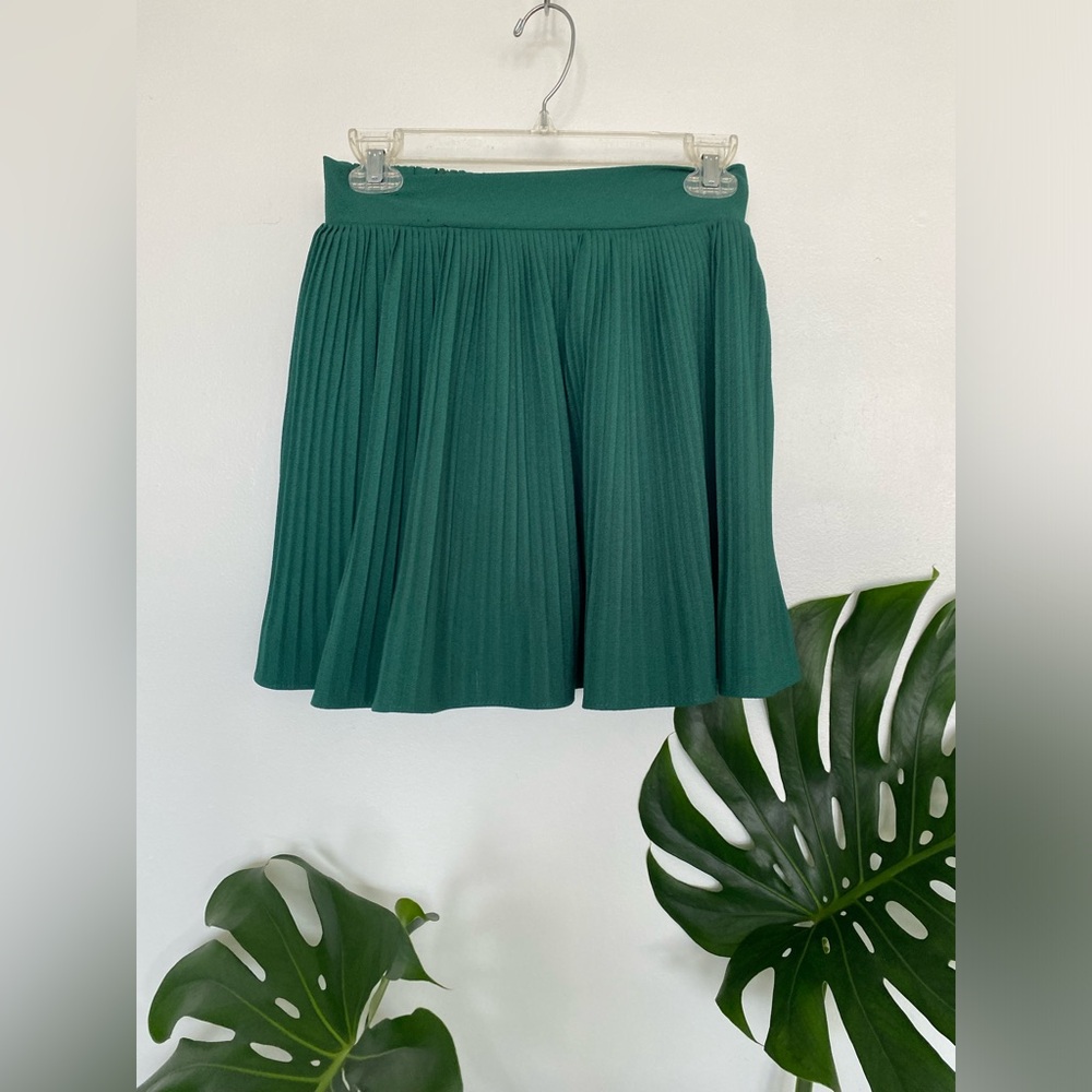 Quzu Green Pleated Women's Skort | small